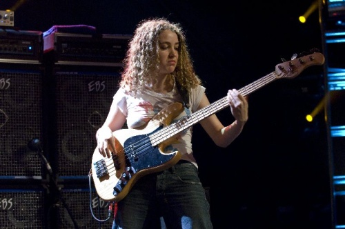 5_20091204151540_Tal_Wilkenfeld_1.jpg