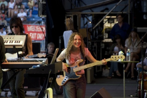 5_20091204151613_Tal_Wilkenfeld_2.jpg